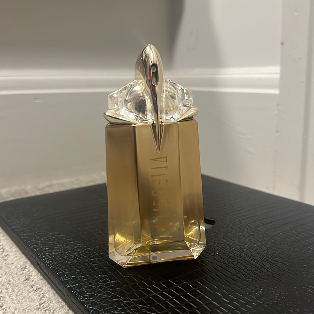 Alien Goddess Mugler